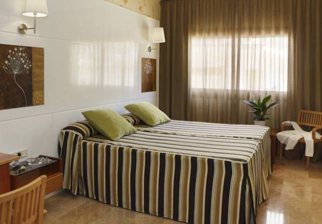 Los mejores precios en Hotel Spa Porto Cristo. El entorno más romántico con nuestro Spa y Masaje en Girona